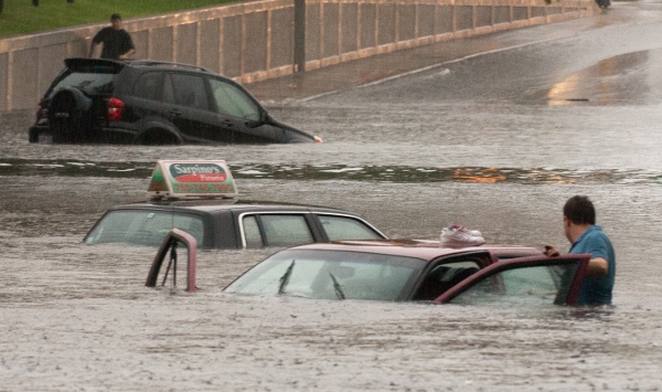 Crystal-MN-Roads-Flooding-Jun-25-2010-07_600px