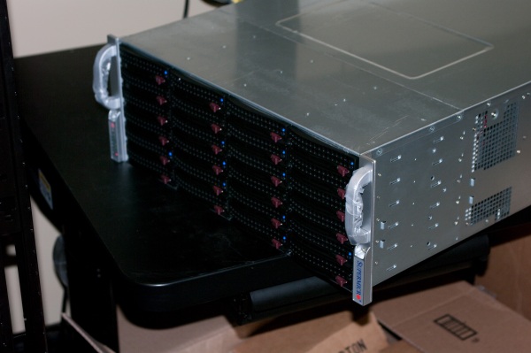 supermicro-sc847a-front-lights